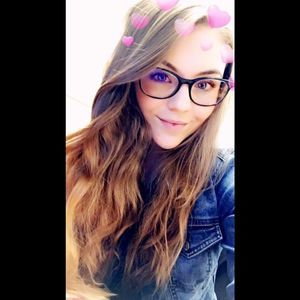 Meet your Posher, Kelsey a